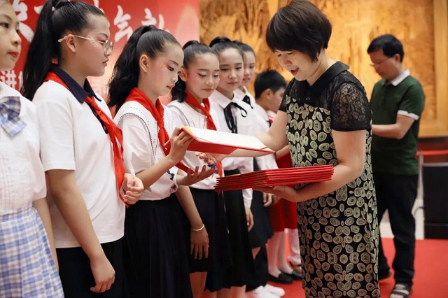 颁发证书1.jpg