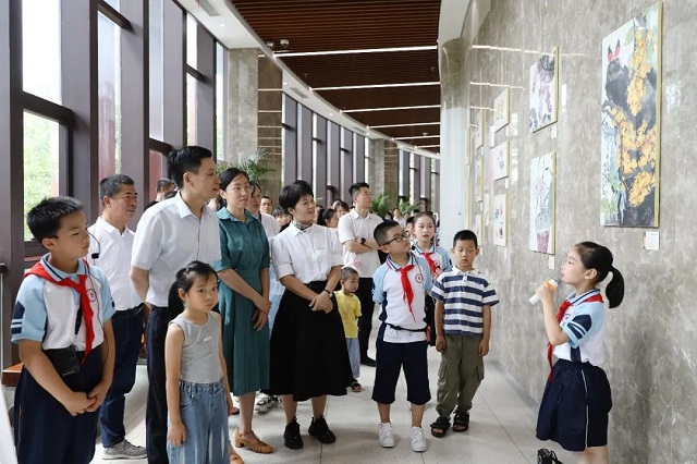 参观2.jpg