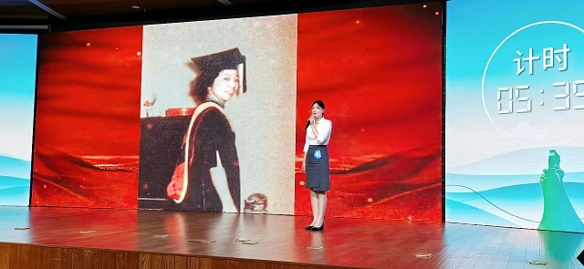 讲解 秀英2.jpg