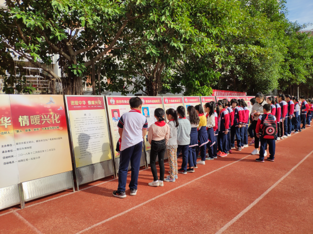 市博物馆开展道德模范学习宣传“六进”活动(图1)