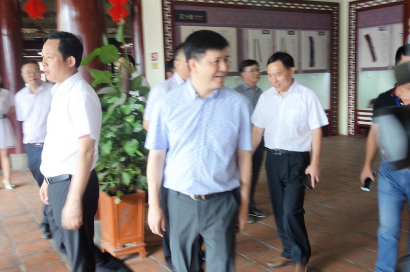 市长来我馆检查工作(图2)